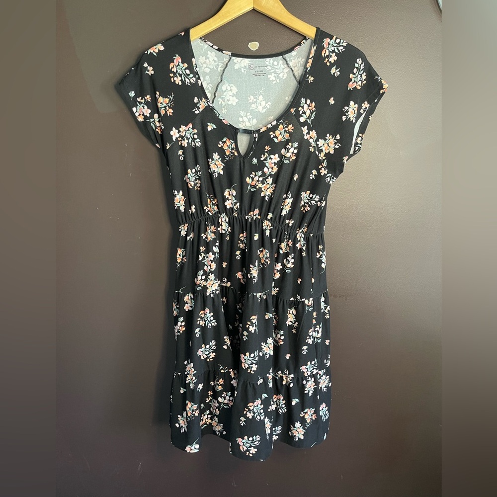 No Boundaries Gray Floral Top